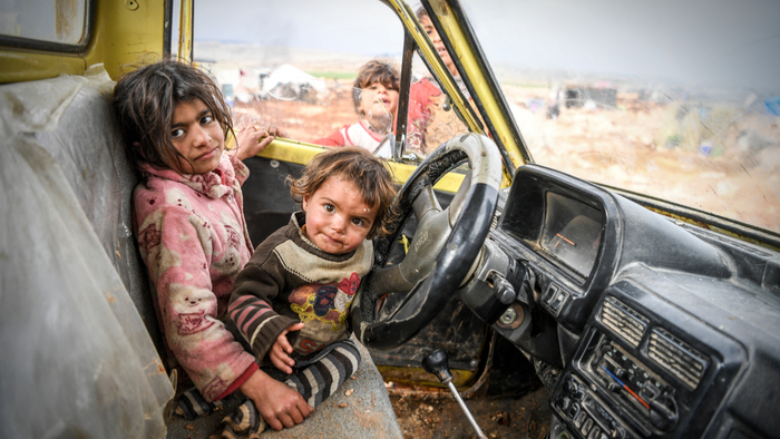 Syrians' Dangerous Return Home from Lebanon Giving Compass