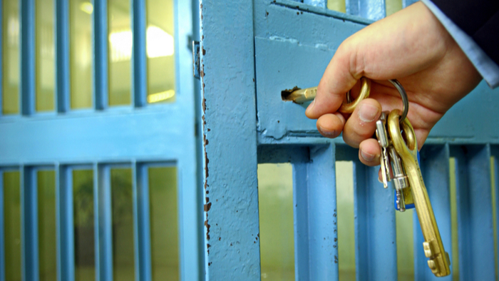 Corrections Officers Vaccine Refusal Endangers Incarcerated People