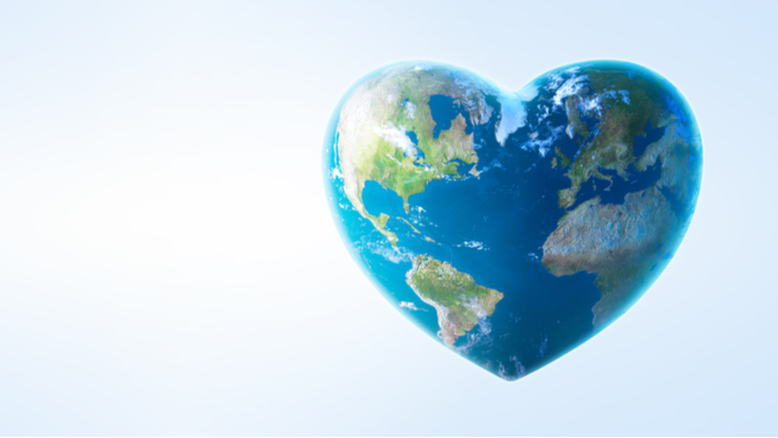 Liev Schreibers Philanthropy Giving Back To The World - d4yd0pv